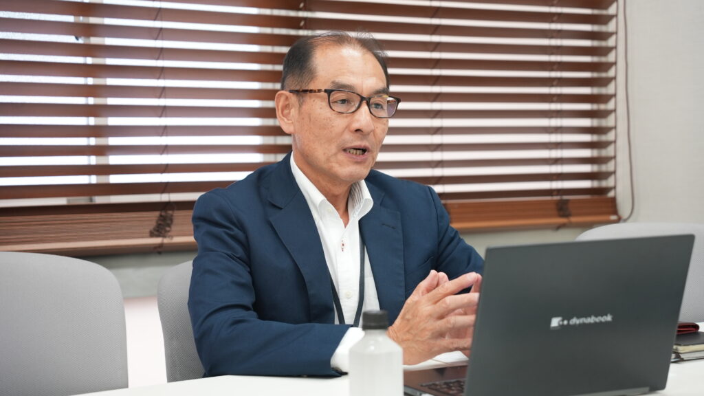 スーツ姿の男性